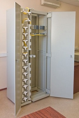 Шкаф комбинированный с органайзерами левый  19"+10" 42U 900х600х2000 мм ВОКС-Ф-9642Л-О ССД в Санкт-Петербурге